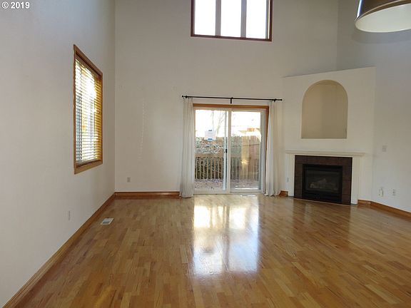 4th image of 2606 NE 91st St