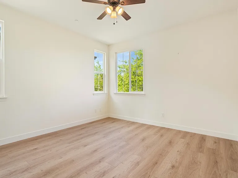 1136 Rothbury Ln — Photo 13