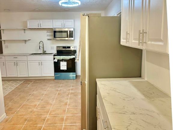 4th image of 3528 Eastmont Dr