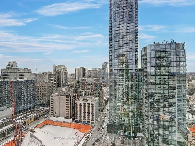 18 Yorkville Ave #2505 — Photo 23