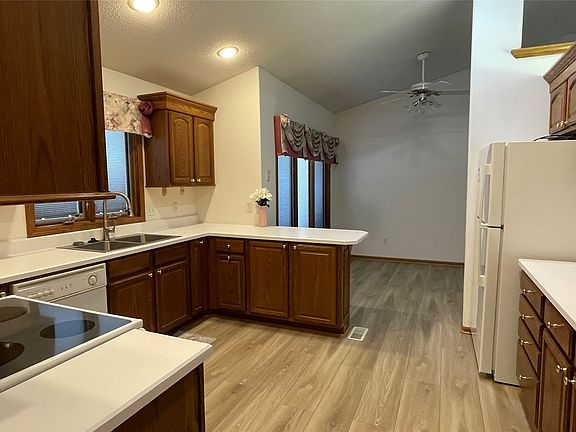 3rd image of 2319 N Campus Dr