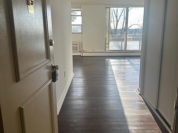 2nd image of 1030 E Lancaster Ave APT 708
