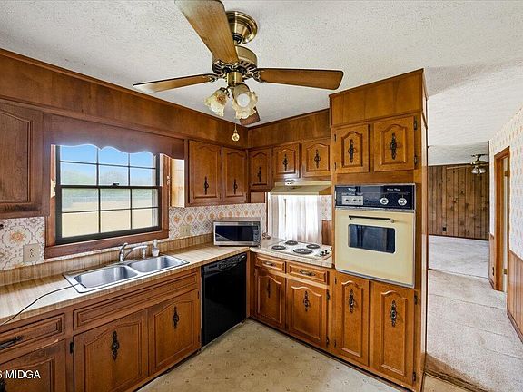 3rd image of 5714 Ruth Dr