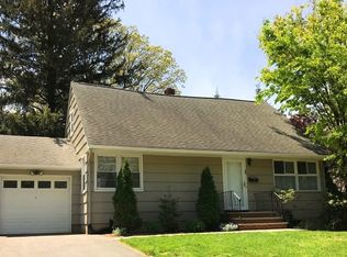 28 Oakland Ave, West Caldwell, NJ 07006