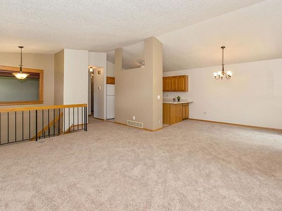 5th image of 3158 Farnum Dr #B