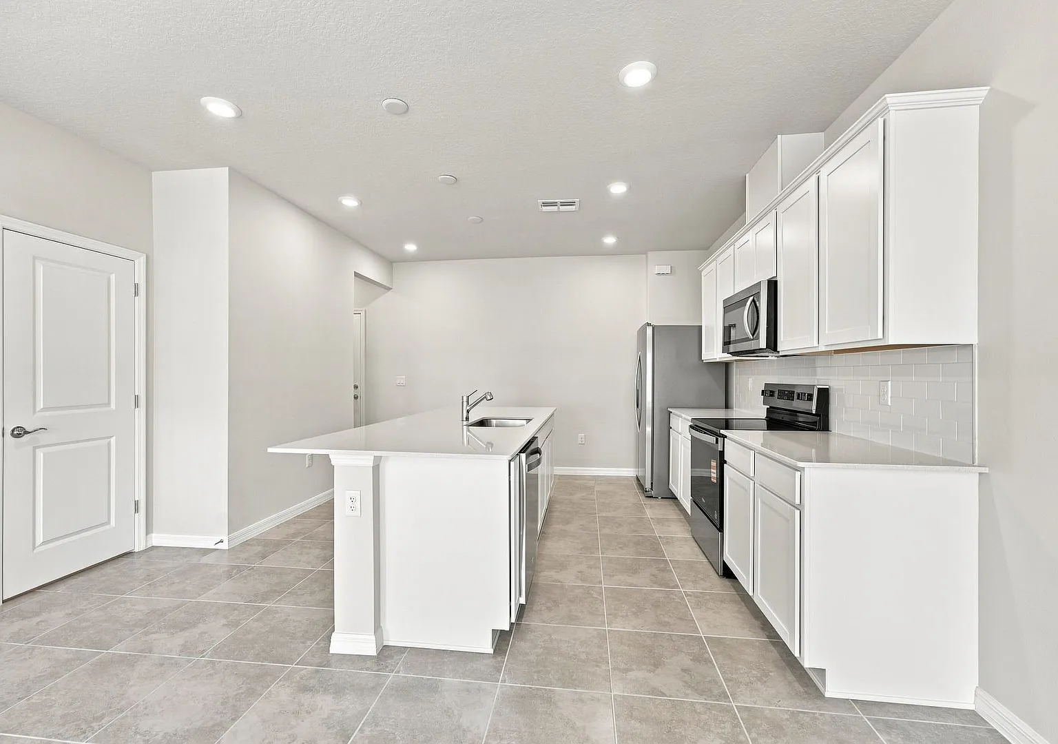New Construction 3 beds 2.5 baths townhouse for rent in Hamlin Winter Garden — Photo 4