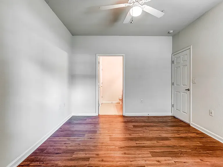 Elk Way Apartments — Photo 17