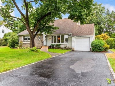74 Midland Road, Roslyn Heights, NY, 11577