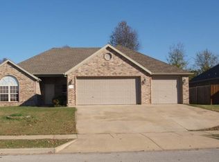 610 N Country Farm Rd, Fayetteville, AR 72704