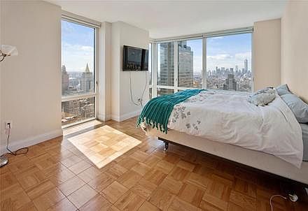 3rd image of 125 W 31st St APT 51B
