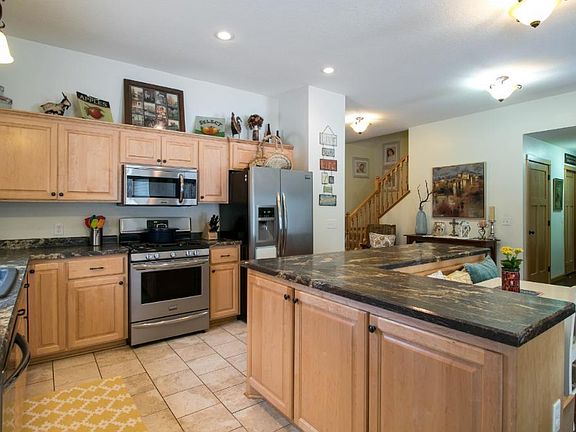 2nd image of 2581 Flandrau St