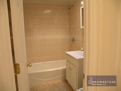 5th image of 354 Henry St APT 4R