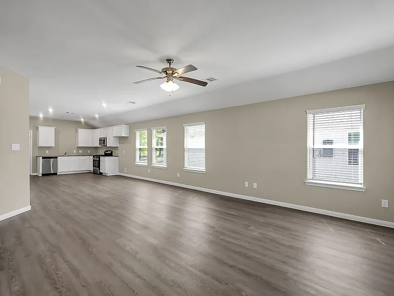 811 Jefferson Ave — Photo 2