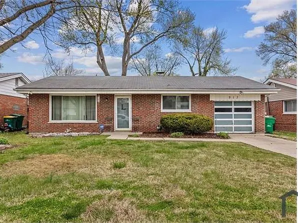 913 Lebon Dr, Saint Louis, MO 63137