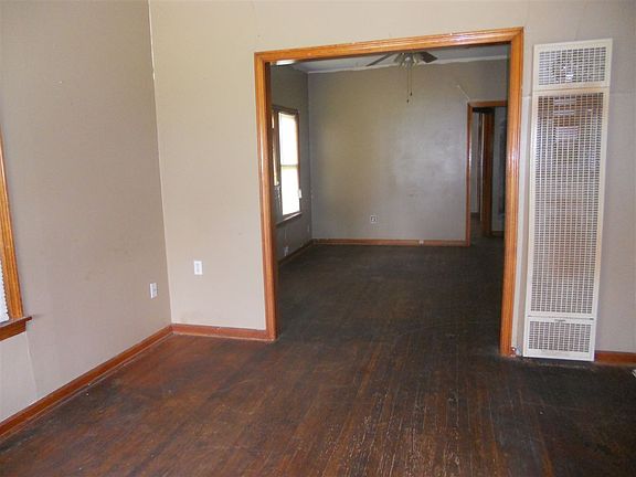 2nd image of 922 W Kansas Ave