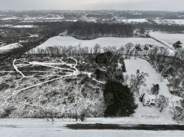 Bosler St, Louisville, OH 44641