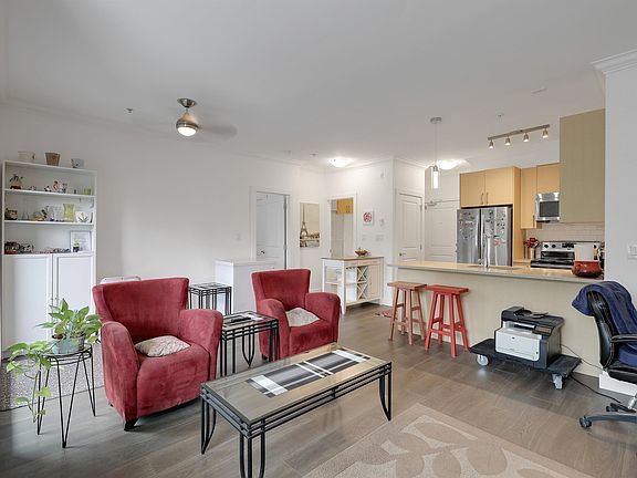 4th image of 11566 224th St #302