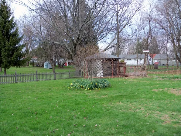 11 Wellington Rd, North Syracuse, NY 13212