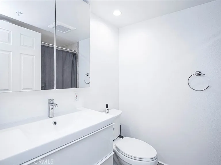110 W Maple St #30 — Photo 25