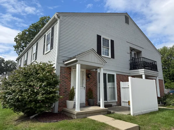 24451 Meadow Bridge Dr, Clinton Township, MI 48035