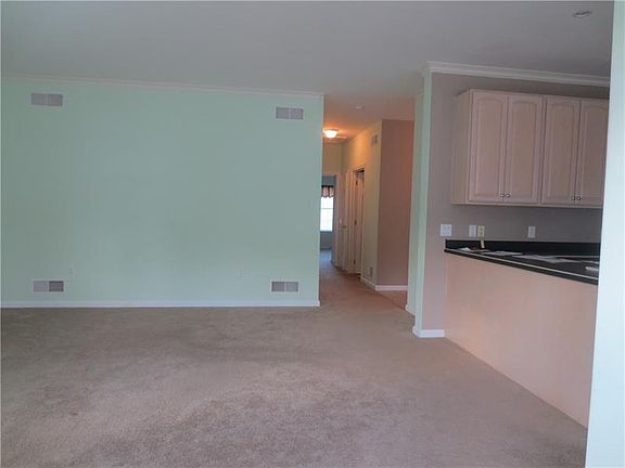 4th image of 105 Independence Dr