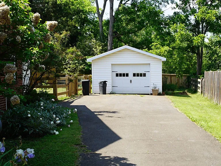 191 Barbour St — Photo 23