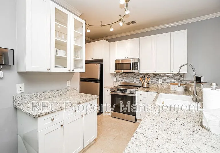 1202 Grove Park Dr — Photo 8