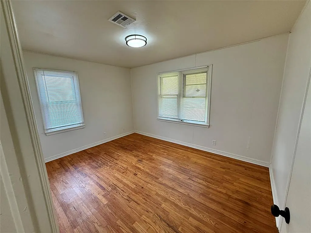 2 bed, 1.0 bath, 783 sqft, $1,100 — Photo 4
