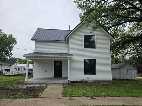 608 W Delaware St, Manchester, IA 52057