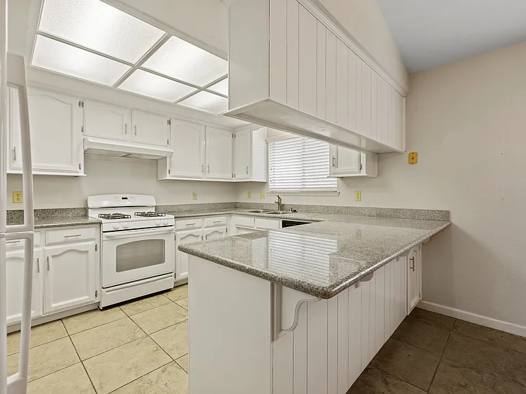 1812 W Wren Dr — Photo 11
