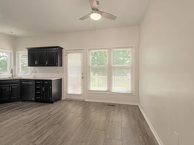 13907 W 150th Ct — Photo 3