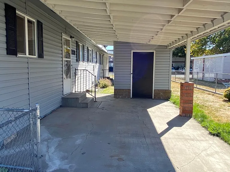 1520 Washburn Way — Photo 3