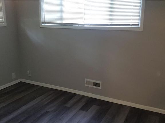 5th image of 10807 Newton Ave