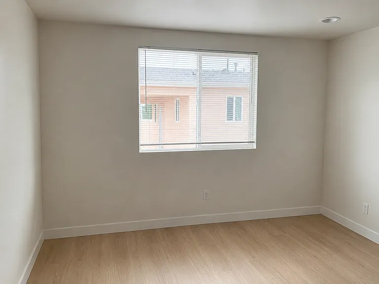 2221 6th Ave #2221 — Photo 3