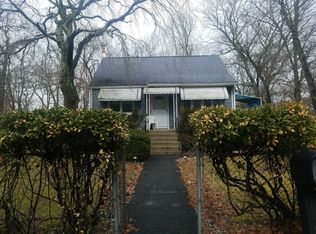25 West Ln, Medford, NY 11763