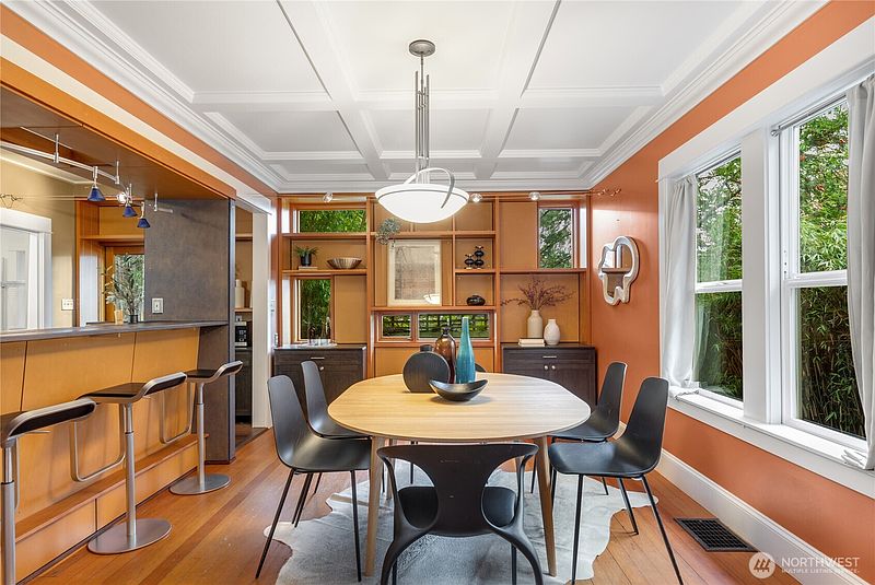 5th image of 2211 E Olive Street