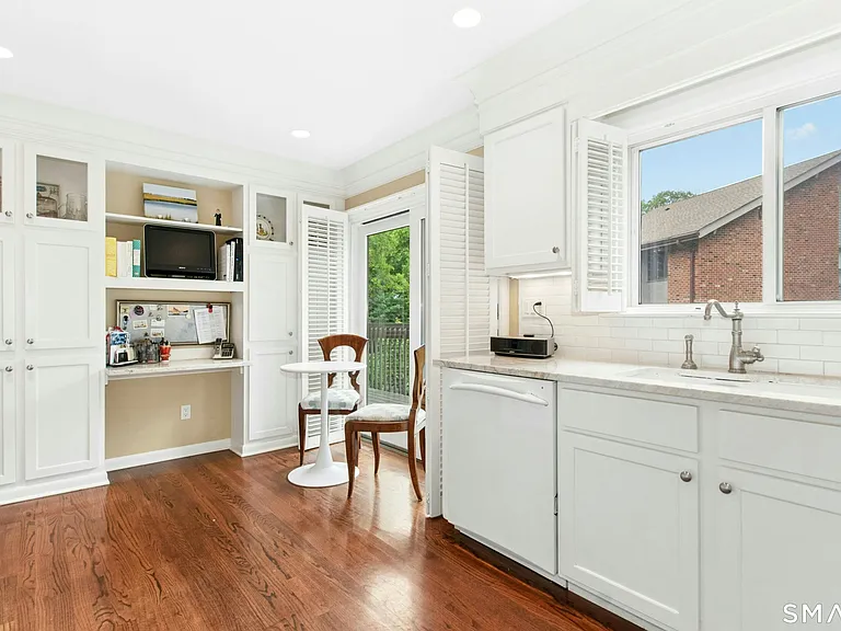 377 Main St #8 — Photo 12