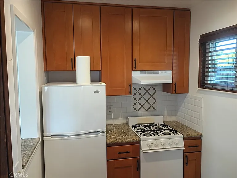 947 E Cypress Ave — Photo 9