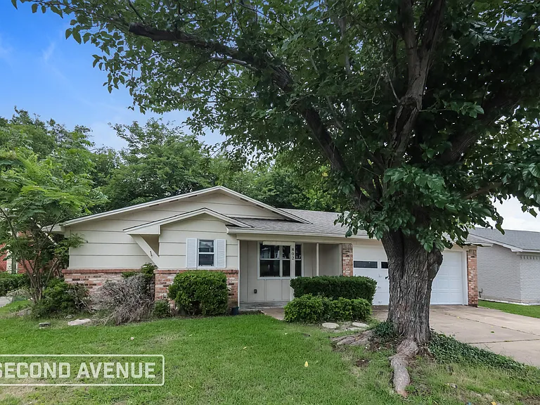 802 Memorial Dr — Photo 21