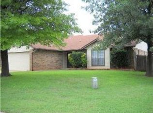 2208 Silvertree Ln, Edmond, OK 73013