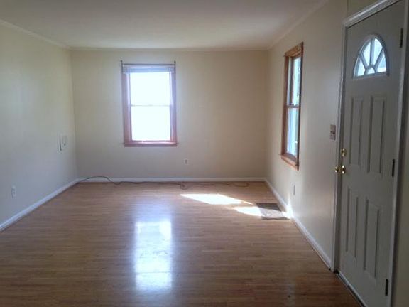 4th image of 3 Willow Ct