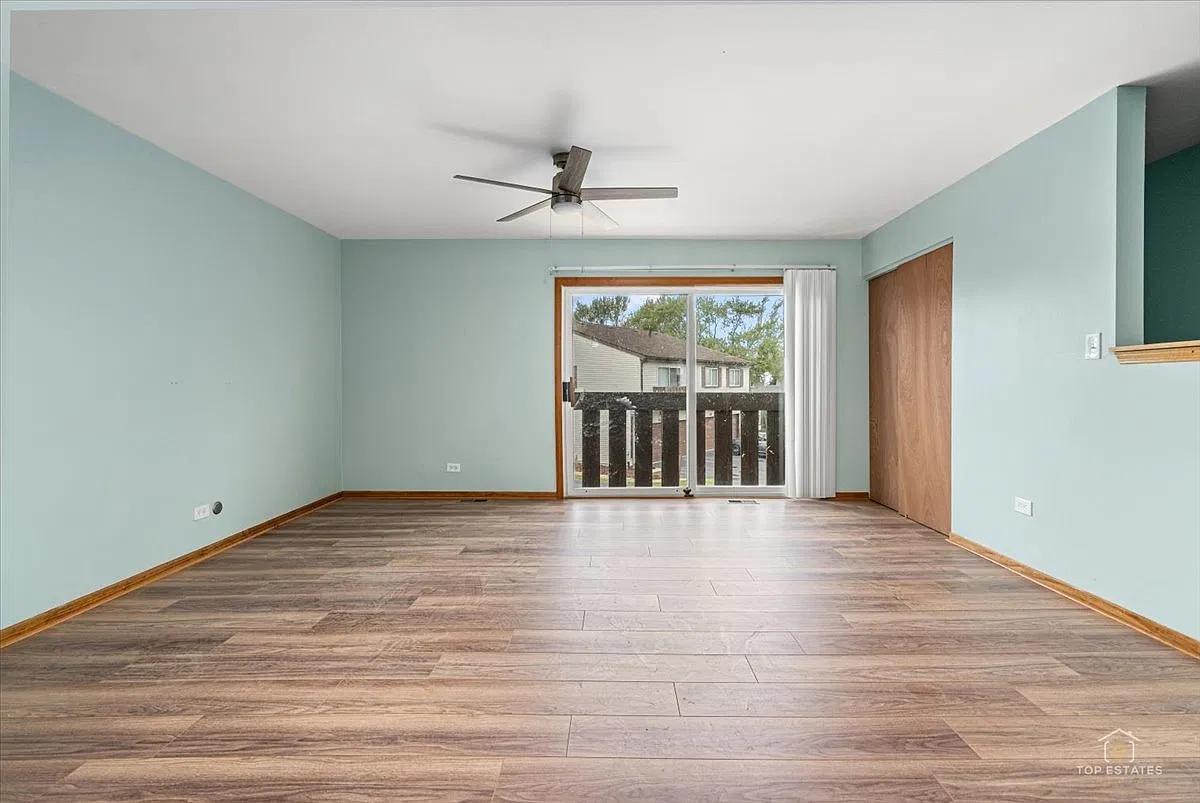 3 bed, 1056 sqft, $2,400 — Photo 4