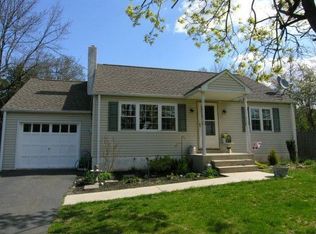 2143 Hoffmansville Rd, Frederick, PA 19435