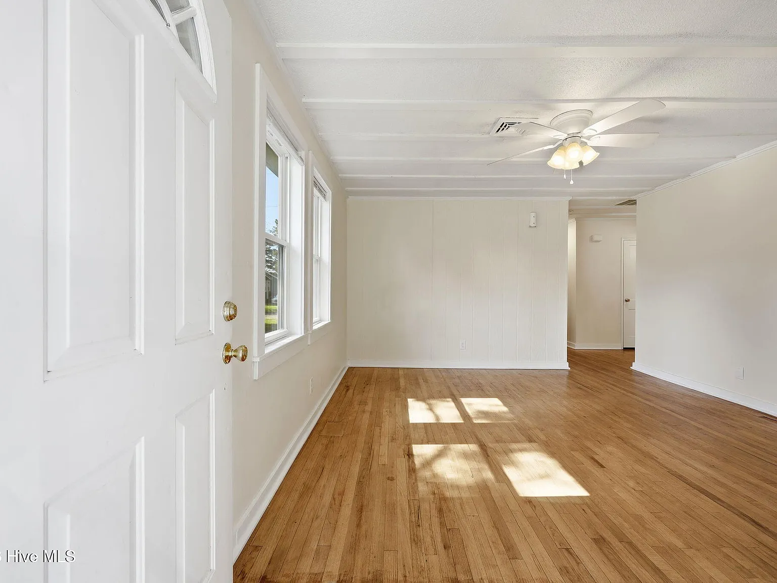 3 bed, 1.0 bath, $1,450 — Photo 3