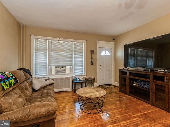 3rd image of 250 W Grange Ave