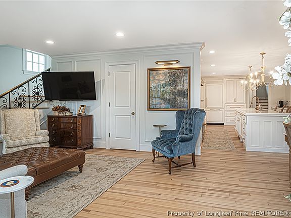 5th image of 1014 Clarendon St
