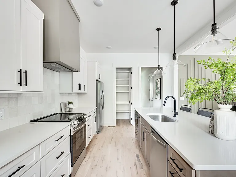 2430 Little Ave — Photo 28