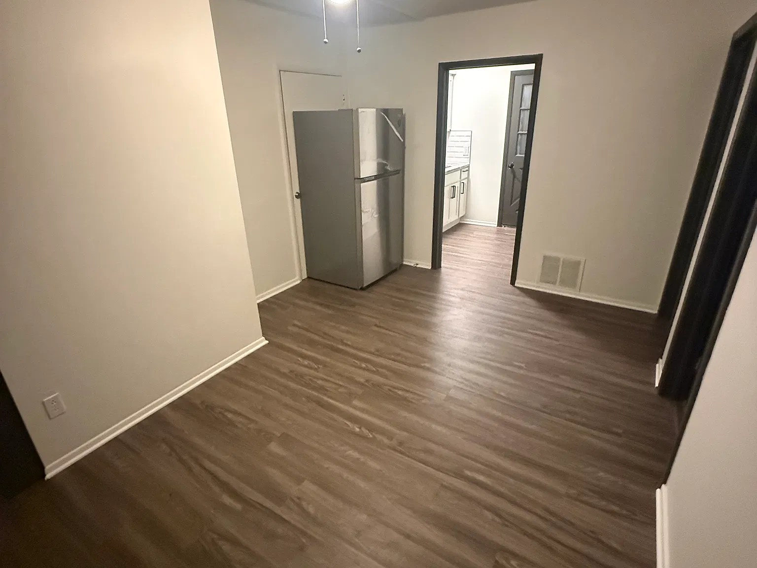 2 bed, 450 sqft, $1,200 — Photo 2