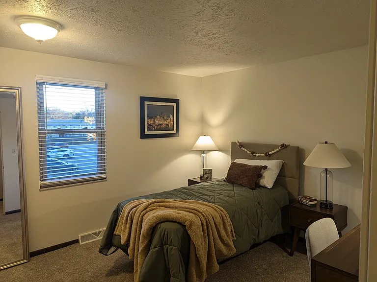 Holiday Park Apartments and Townhomes — Photo 12