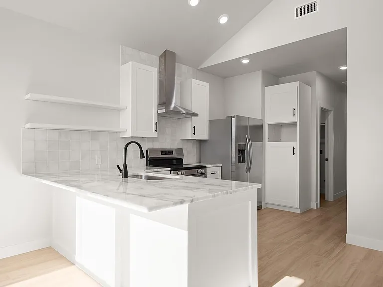 306 S Avenue P #B — Photo 12